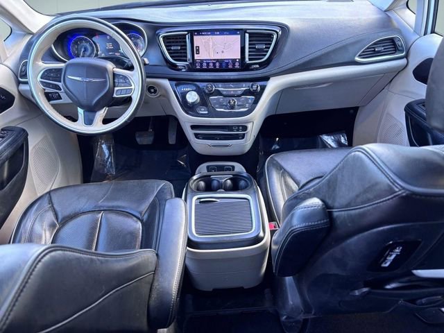 Used 2020 Chrysler Pacifica Limited image 27