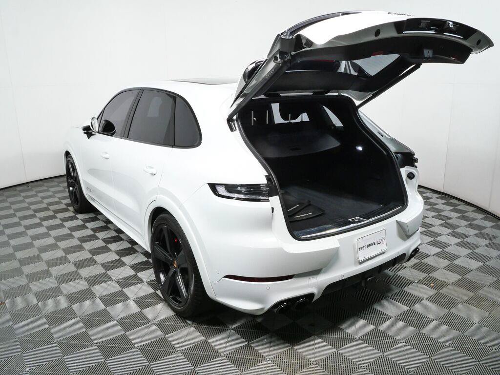 Certified 2025 Porsche Cayenne GTS AWD/4WD image 38