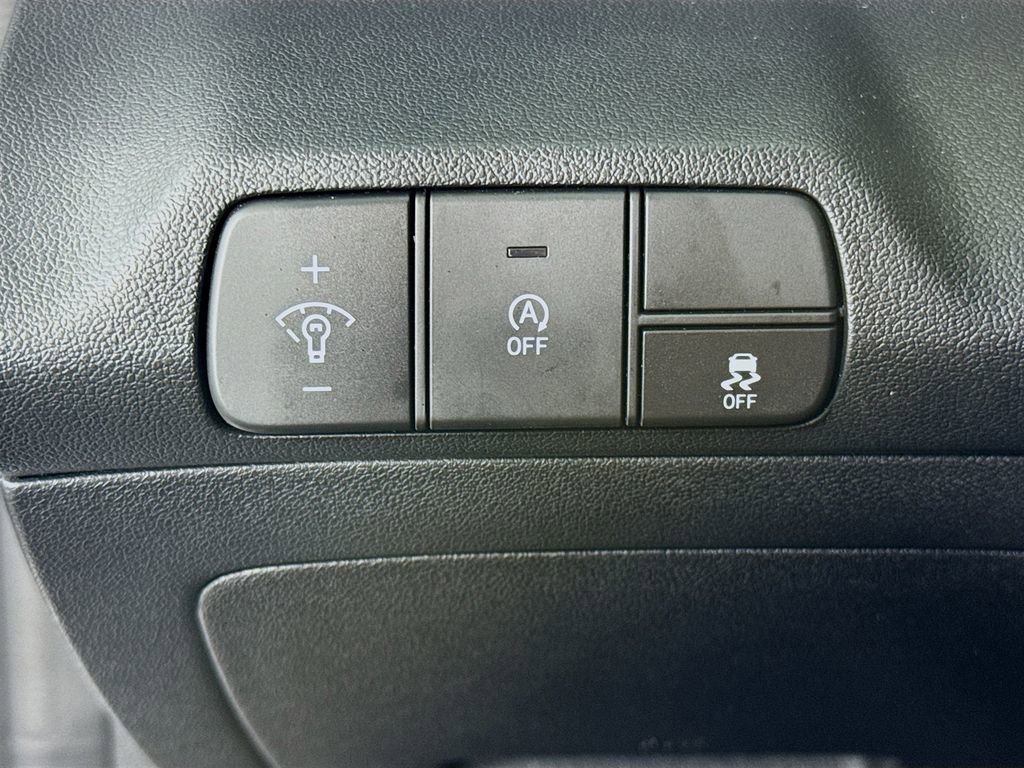 Certified 2025 Hyundai Elantra SE image 10