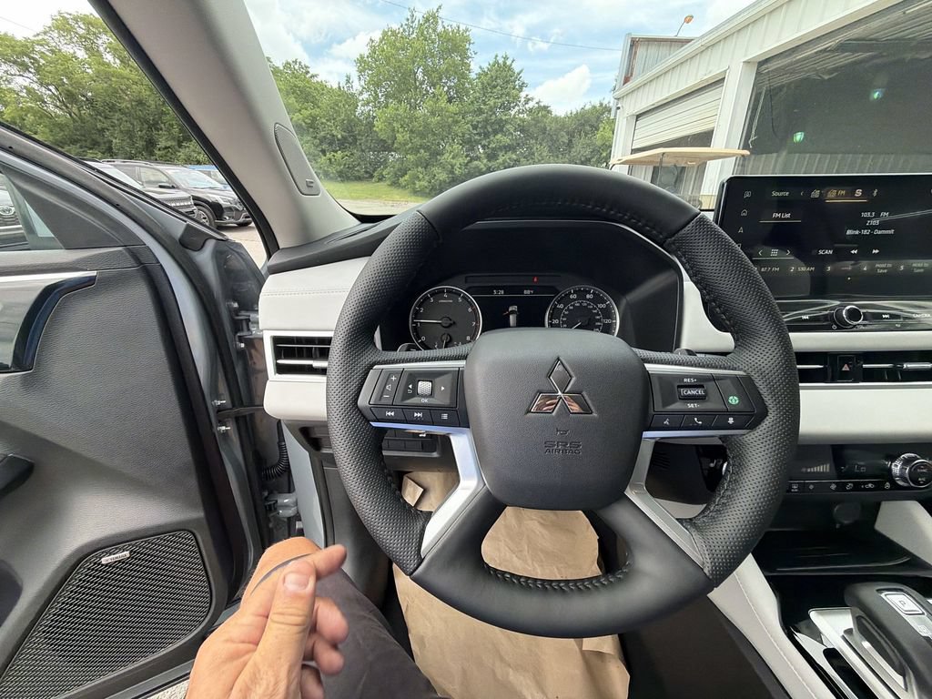 New 2026 Mitsubishi Outlander SE FWD image 14