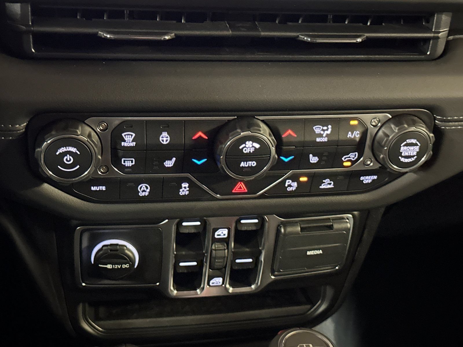 New 2026 Jeep Gladiator Sport AWD/4WD image 18