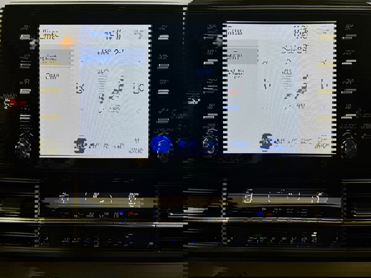 Used 2024 Toyota Sienna XLE image 15