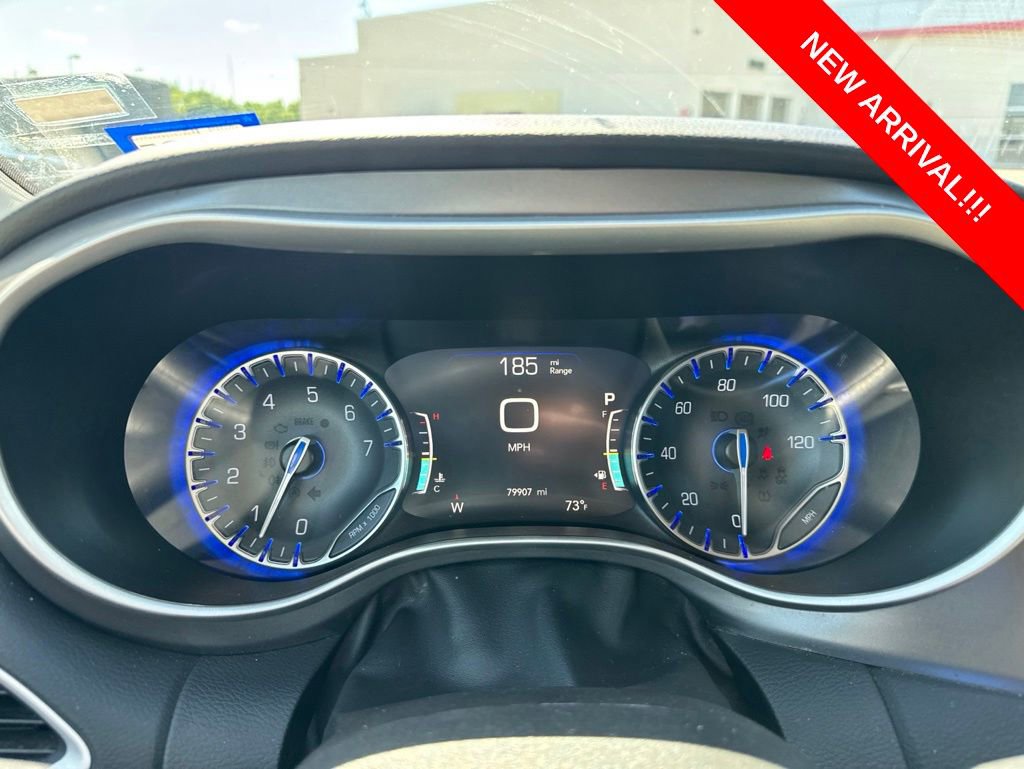 Used 2023 Chrysler Pacifica Touring-L FWD image 10