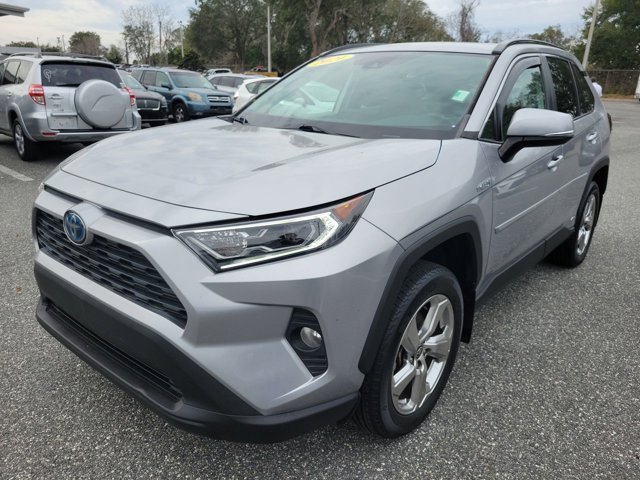 Used 2021 Toyota RAV4 XLE Premium image 14