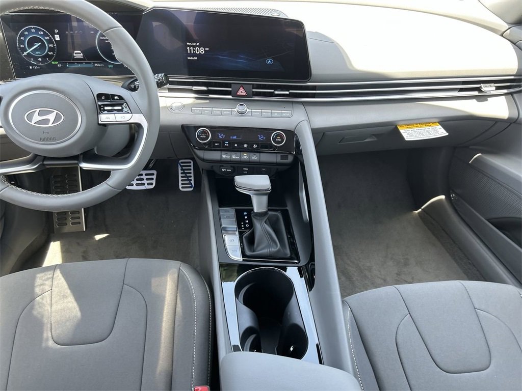 New 2025 Hyundai Elantra SEL image 5