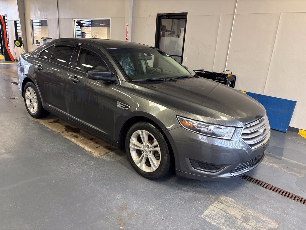 Used 2017 Ford Taurus SE FWD image 1