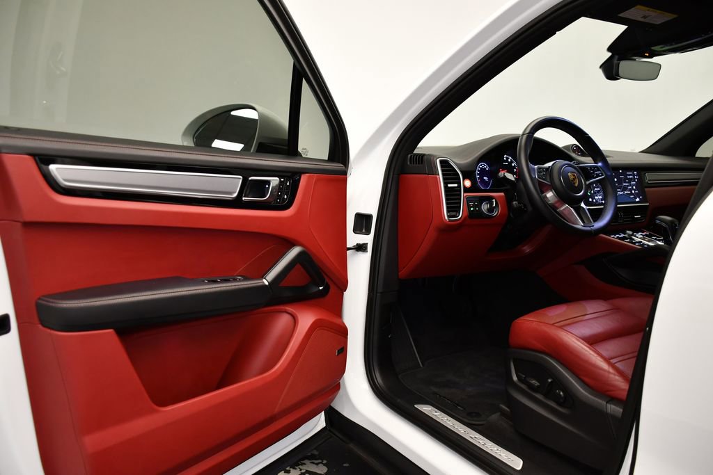 Used 2023 Porsche Cayenne image 40