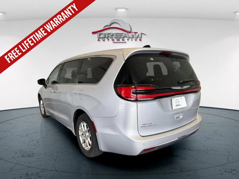 Used 2023 Chrysler Pacifica Touring-L FWD image 6
