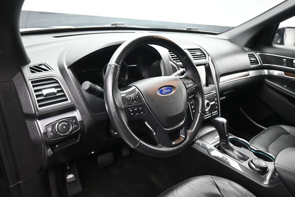 Used 2017 Ford Explorer Limited AWD/4WD image 13