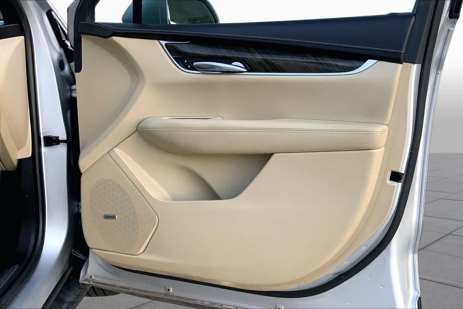 Used 2017 Cadillac XT5 FWD image 23