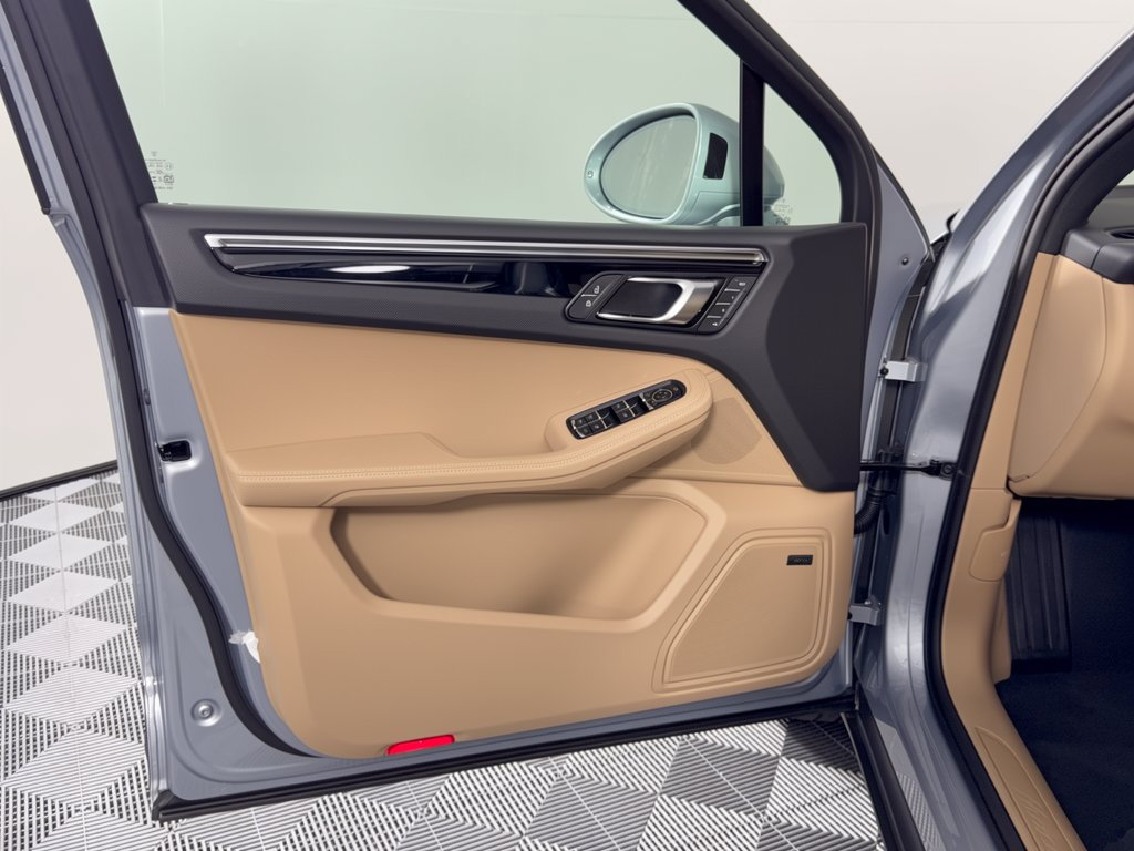 New 2026 Porsche Macan AWD/4WD image 14