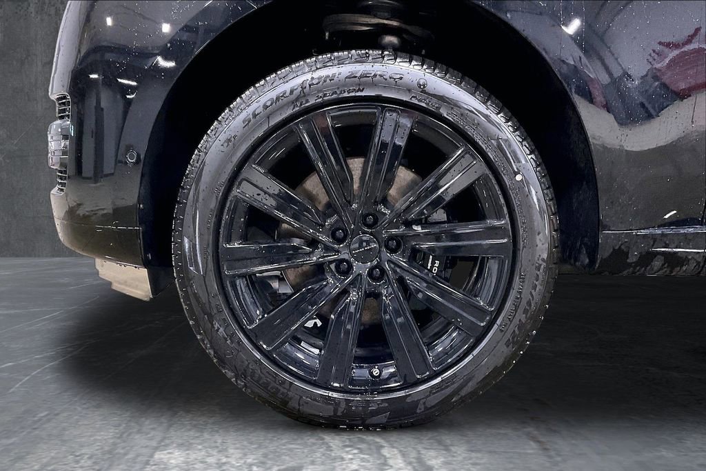 New 2026 Land Rover Range Rover SE image 13