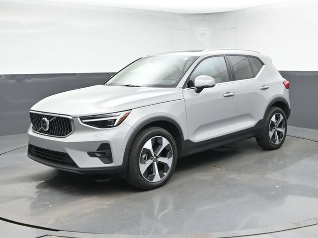 Used 2024 Volvo XC40 B5 Plus w/ Protection Package Premier AWD/4WD image 4
