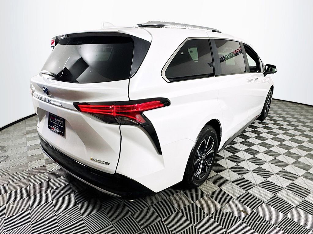 Used 2025 Toyota Sienna Platinum image 7