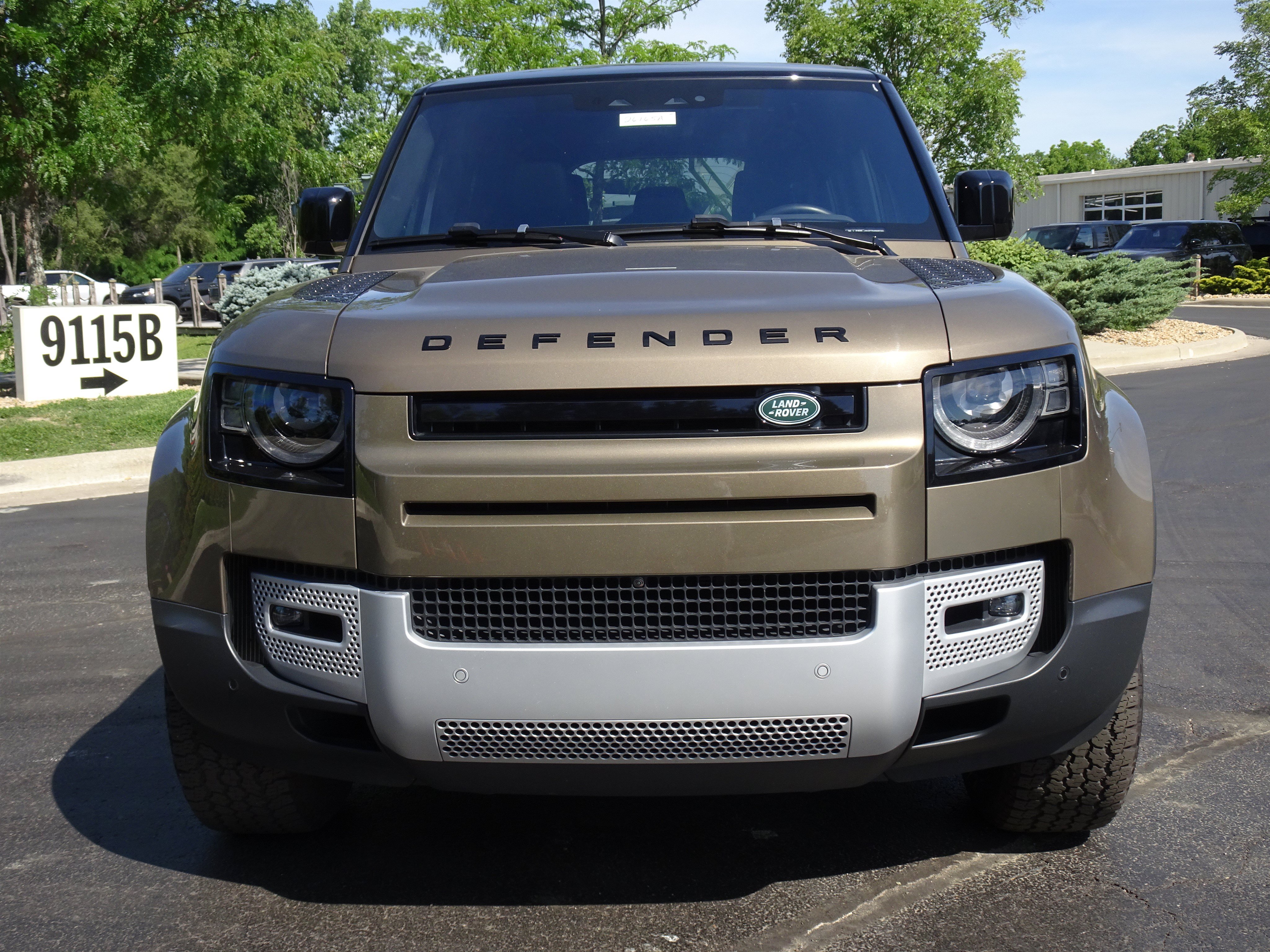 Used 2022 Land Rover Defender 110 SE AWD/4WD image 13