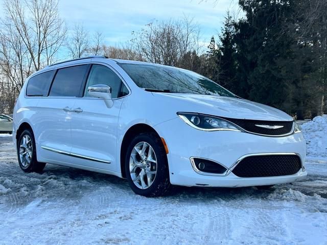 Used 2019 Chrysler Pacifica Limited image 1