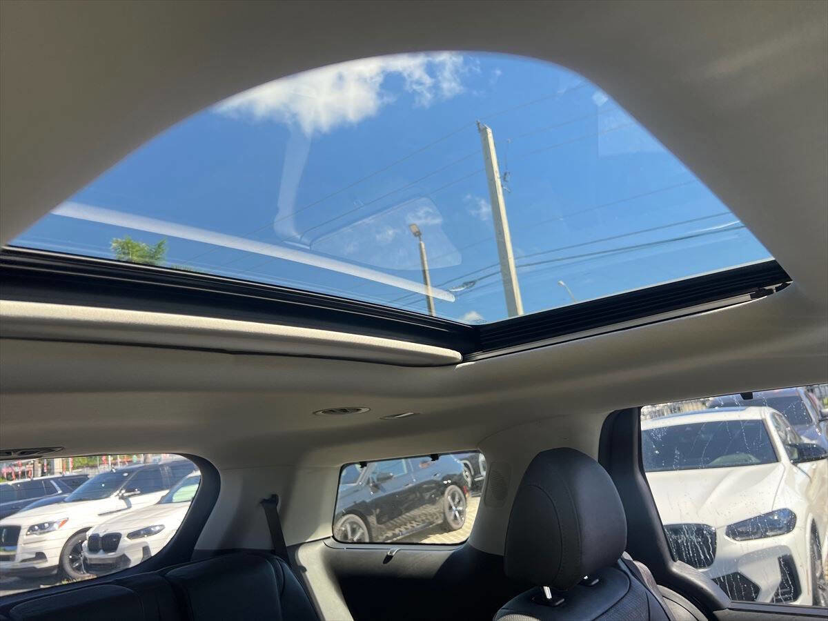 Used 2023 Kia Carnival SX Prestige FWD image 19