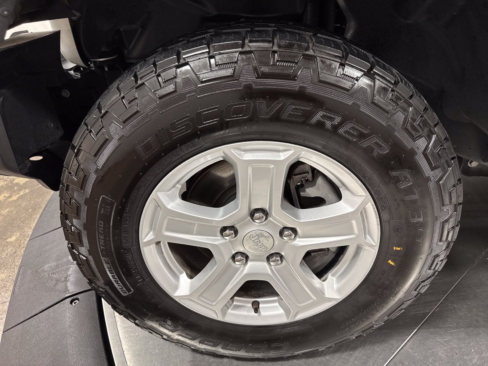 Used 2018 Jeep Wrangler Unlimited Sport S AWD/4WD image 2