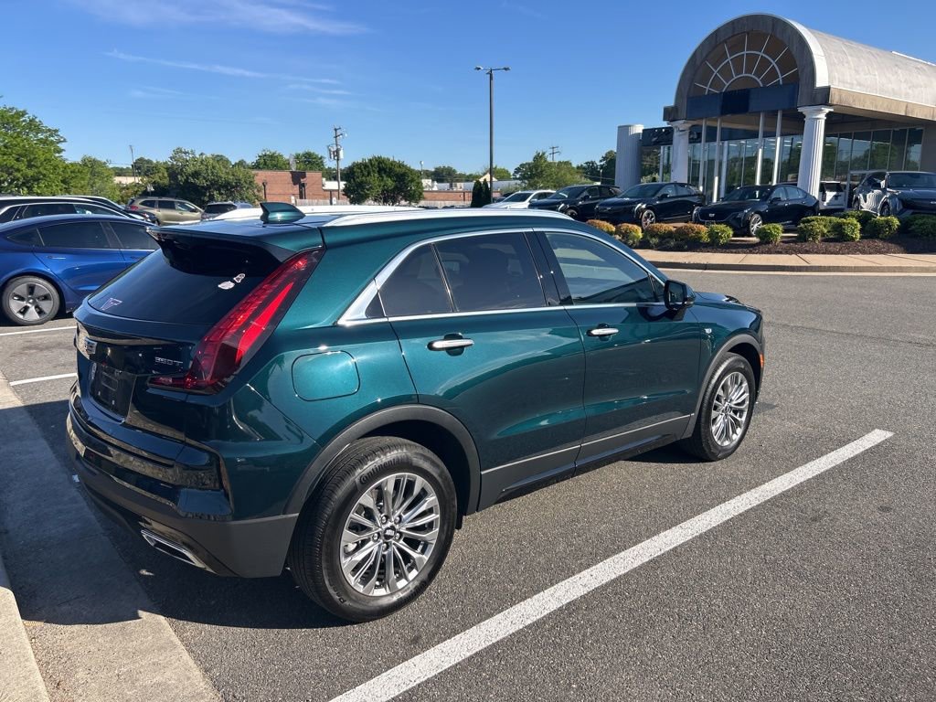 Used 2024 Cadillac XT4 Premium Luxury w/ Technology Package AWD/4WD image 3