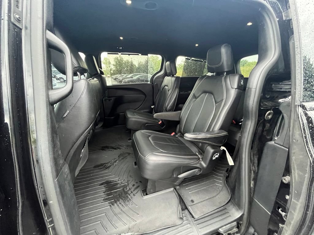 Used 2020 Chrysler Pacifica Touring-L AWD/4WD image 23