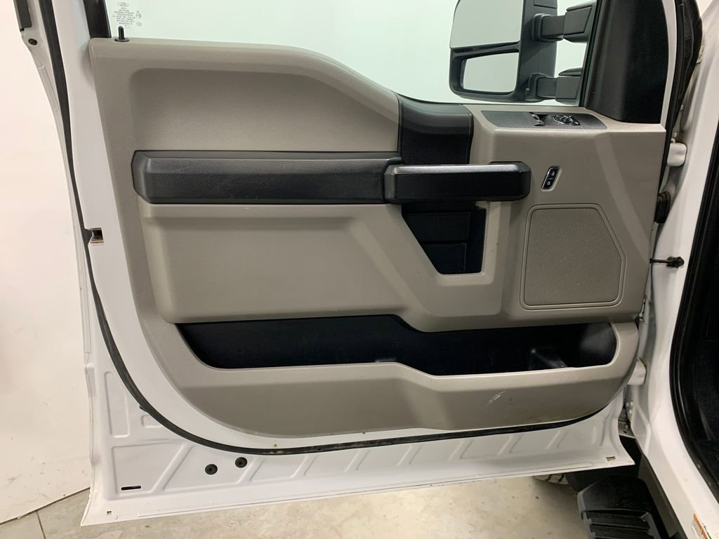 Used 2019 Ford F550 4x4 Regular Cab Super Duty w/ Power Equipment Group image 5