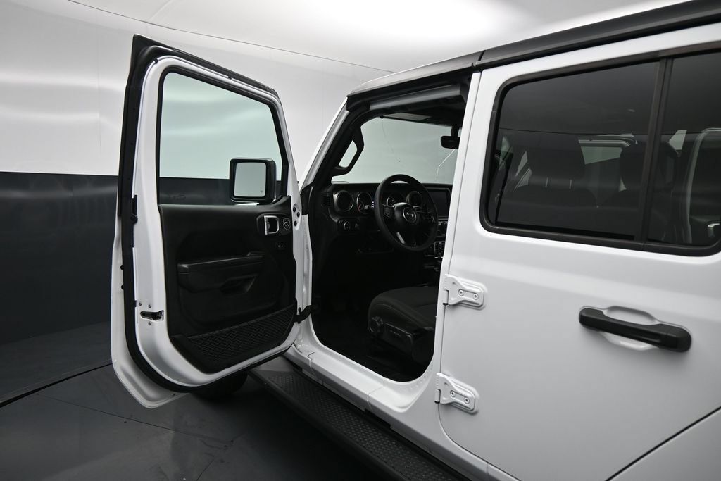 Used 2023 Jeep Gladiator Sport AWD/4WD image 9