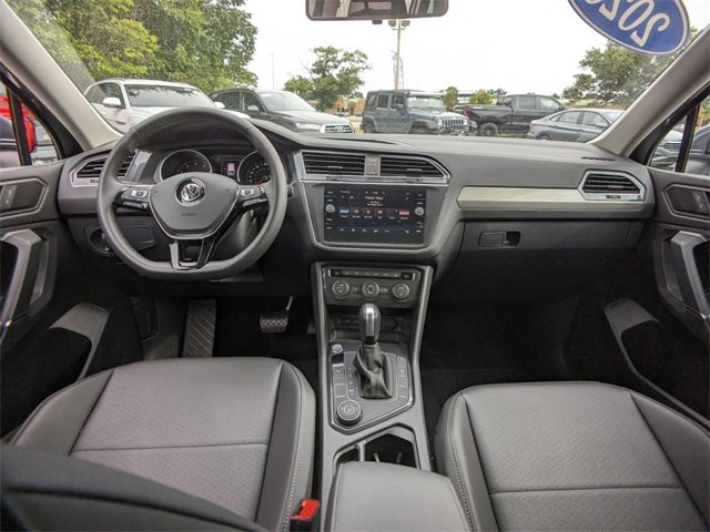 Used 2020 Volkswagen Tiguan SE w/ Panoramic Sunroof Package image 16