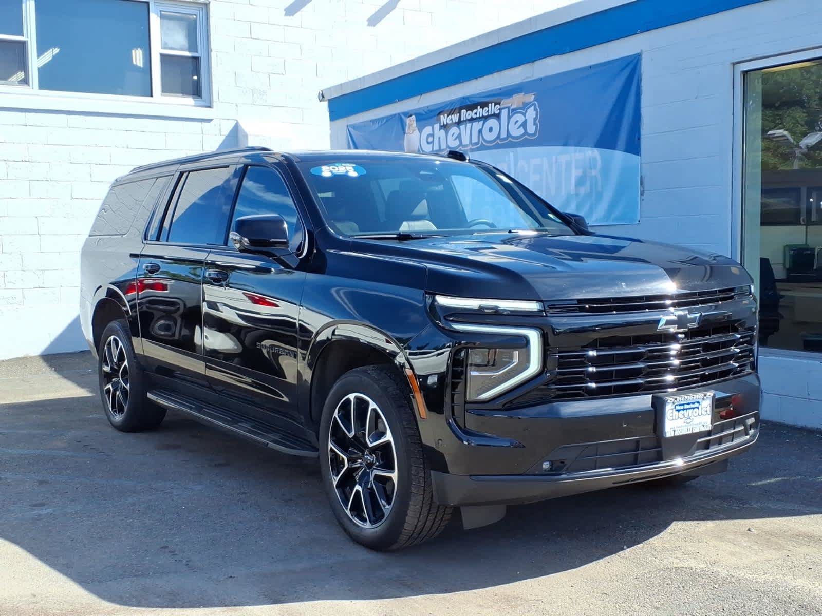 Used 2025 Chevrolet Suburban RST w/ Comfort Package AWD/4WD image 1