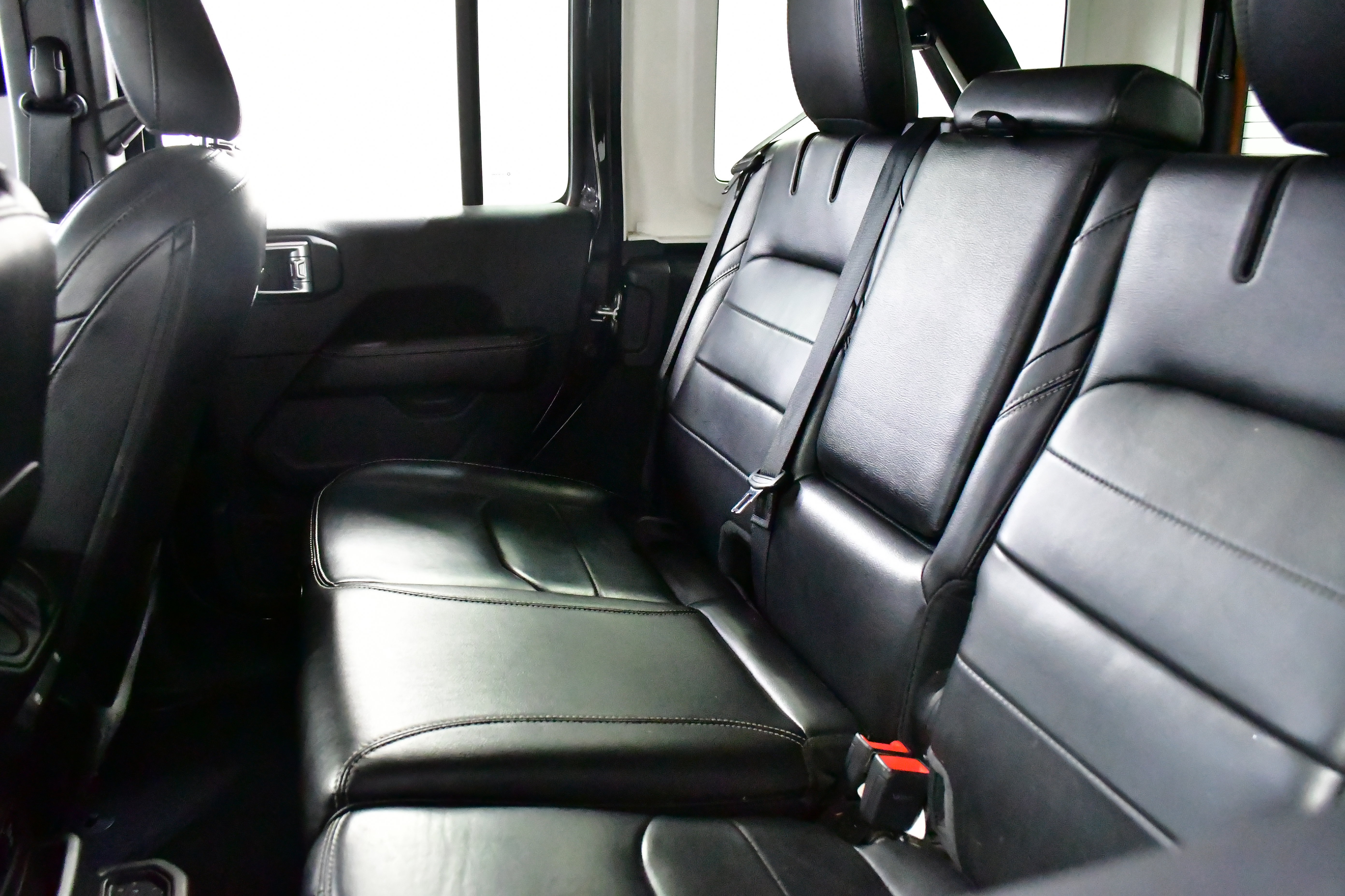 Used 2022 Jeep Wrangler Unlimited Sahara image 15