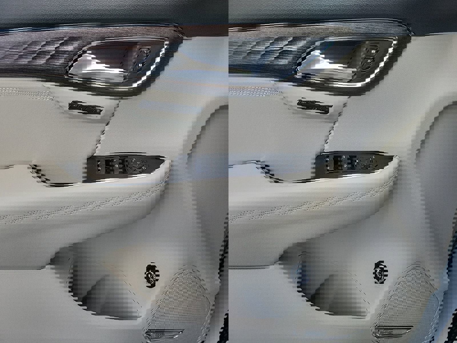 Certified 2023 Buick Envision Avenir image 18