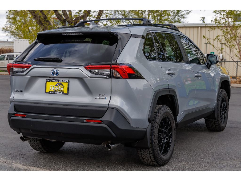 Used 2024 Toyota RAV4 LE AWD/4WD image 3