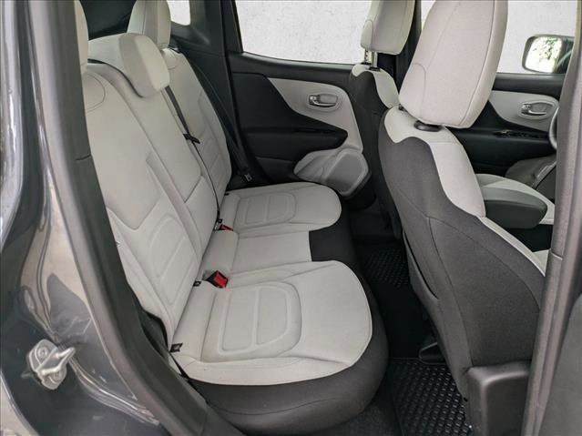 Used 2022 Jeep Renegade Latitude w/ Convenience Group AWD/4WD image 19
