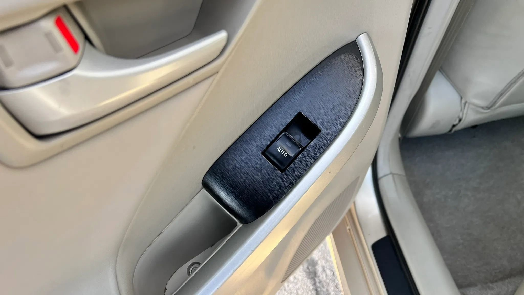 Used 2011 Toyota Prius Five w/ Advanced Technology Pkg image 19