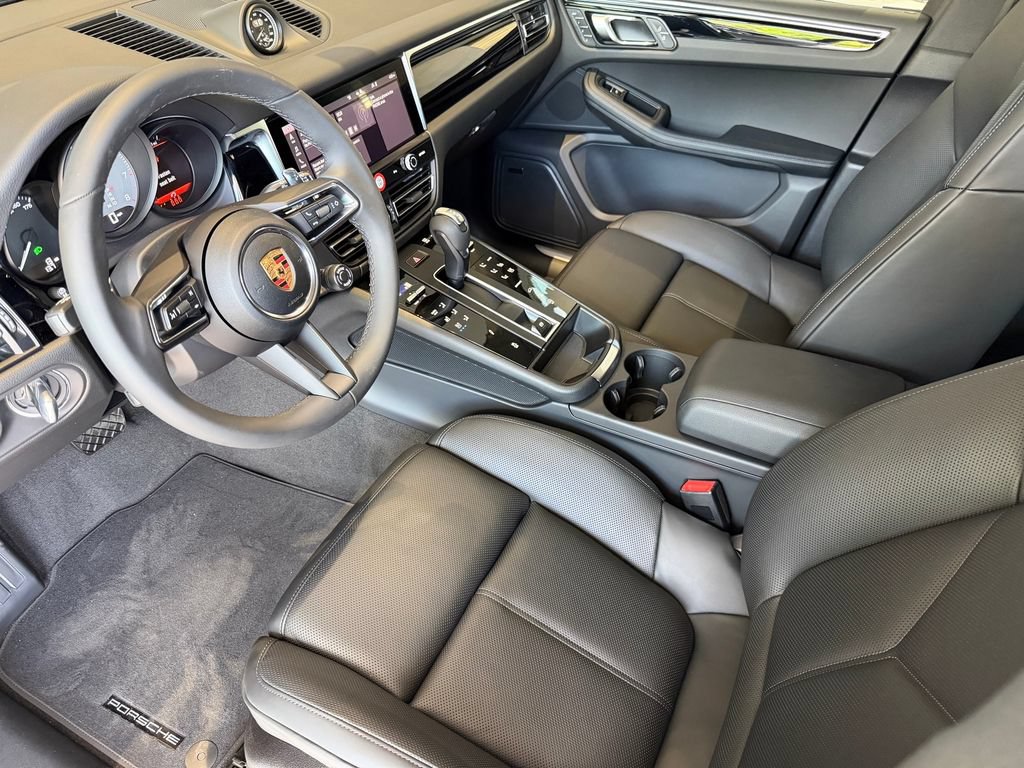 New 2026 Porsche Macan GTS AWD/4WD image 4