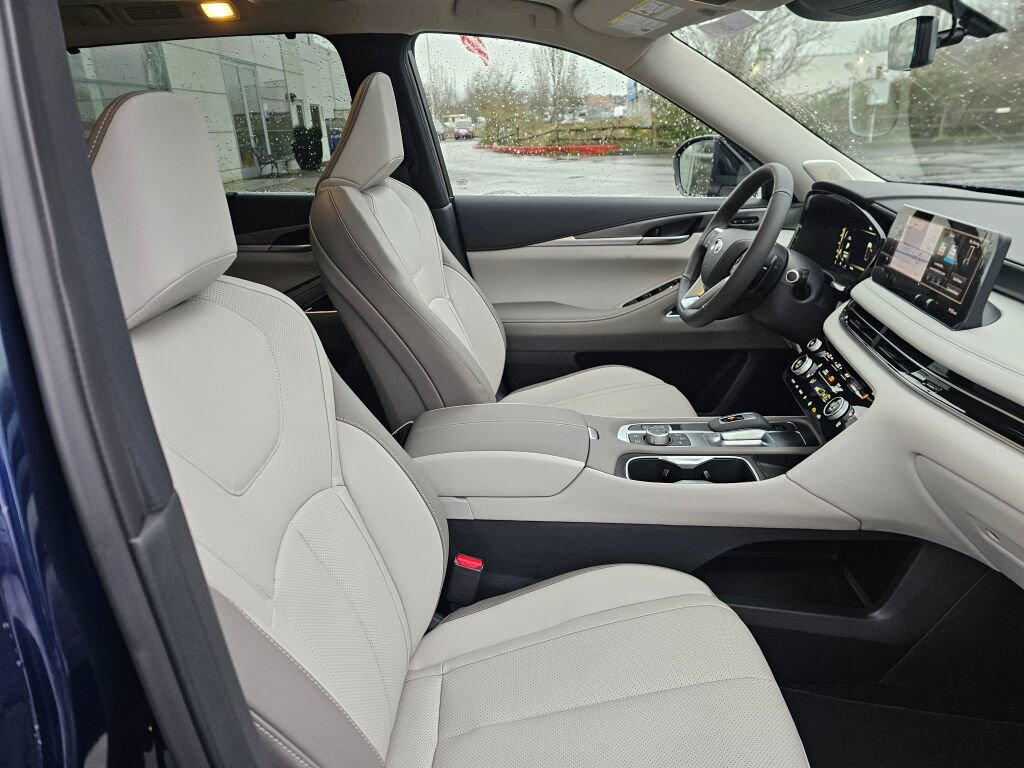 New 2026 INFINITI QX60 Luxe w/ Cargo Package image 11