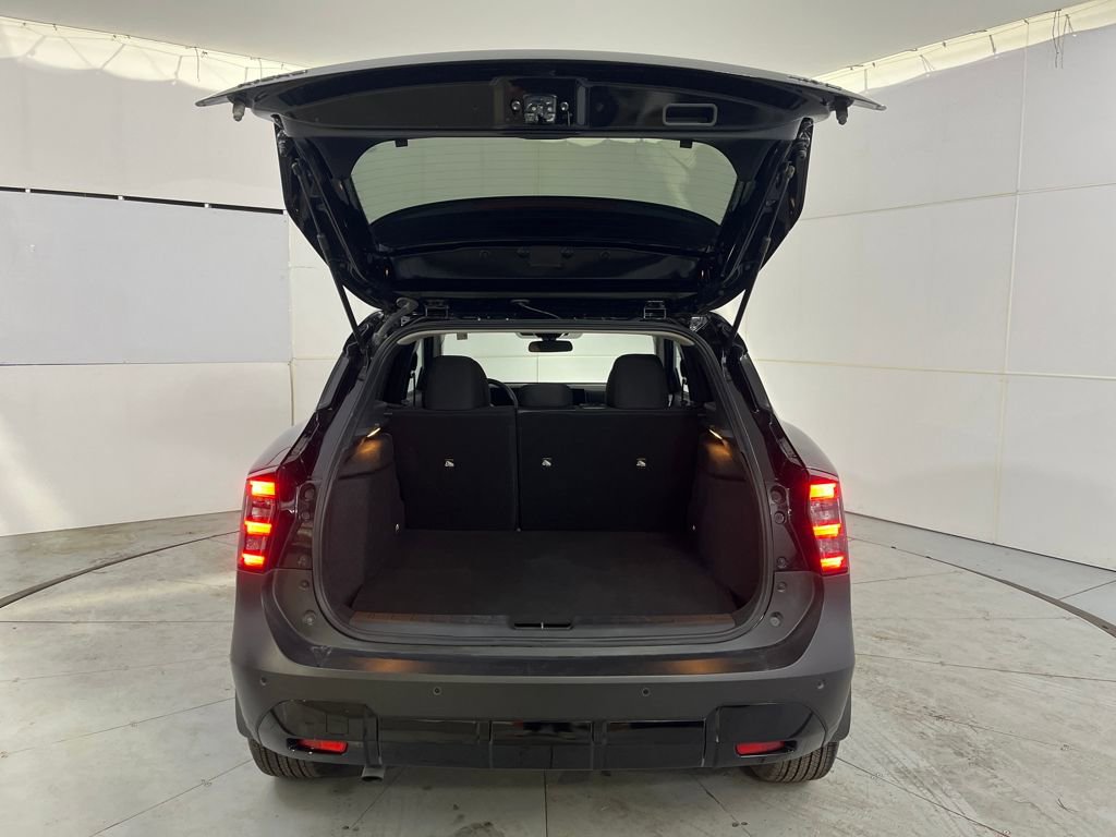 Used 2025 Nissan Kicks SV image 13