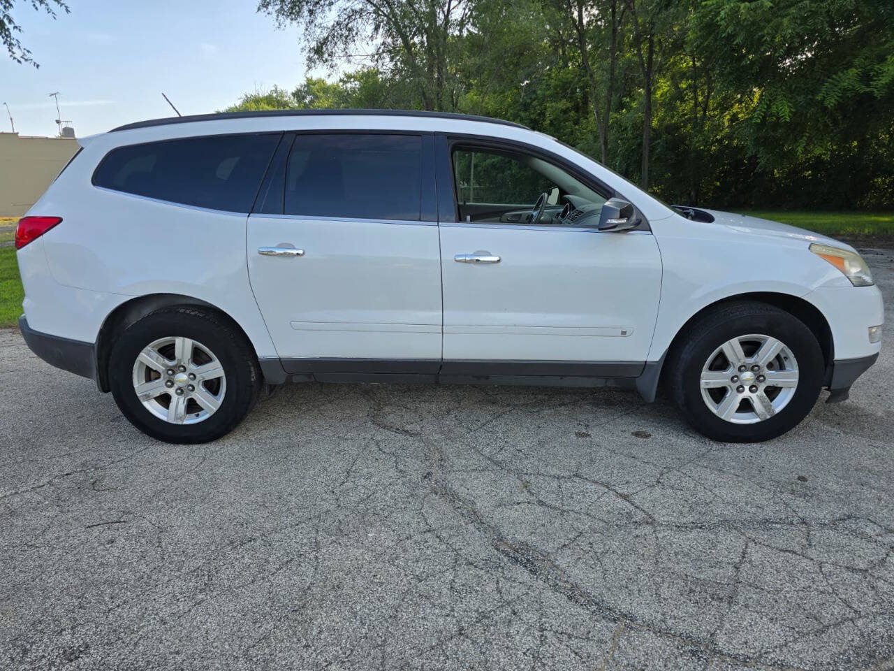 Used 2010 Chevrolet Traverse LT AWD/4WD image 4