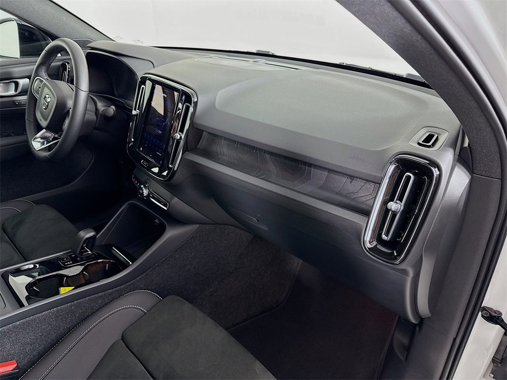 Used 2023 Volvo C40 P8 Recharge Plus image 28