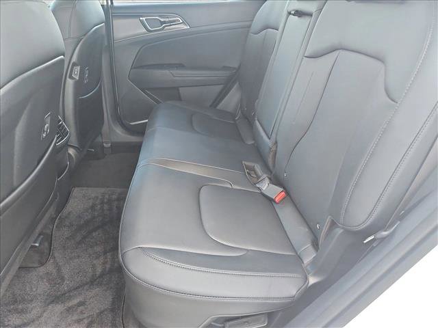 Used 2025 Kia Sportage EX image 19