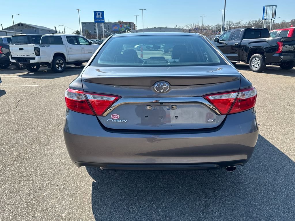 Used 2016 Toyota Camry SE image 6