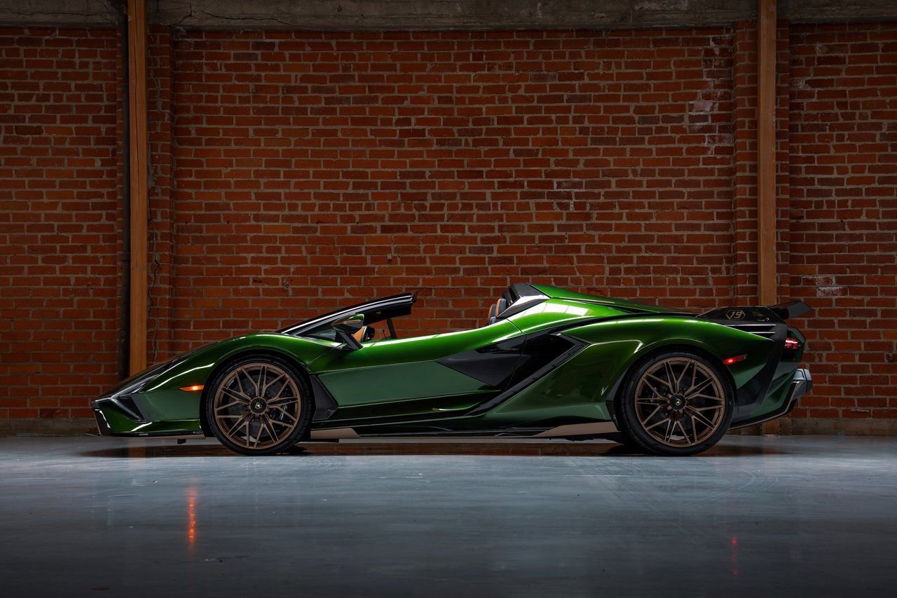 Used 2021 Lamborghini Sian Roadster AWD/4WD image 2
