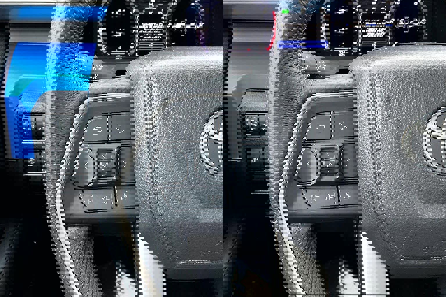 Certified 2025 Toyota Tacoma TRD Off-Road image 23