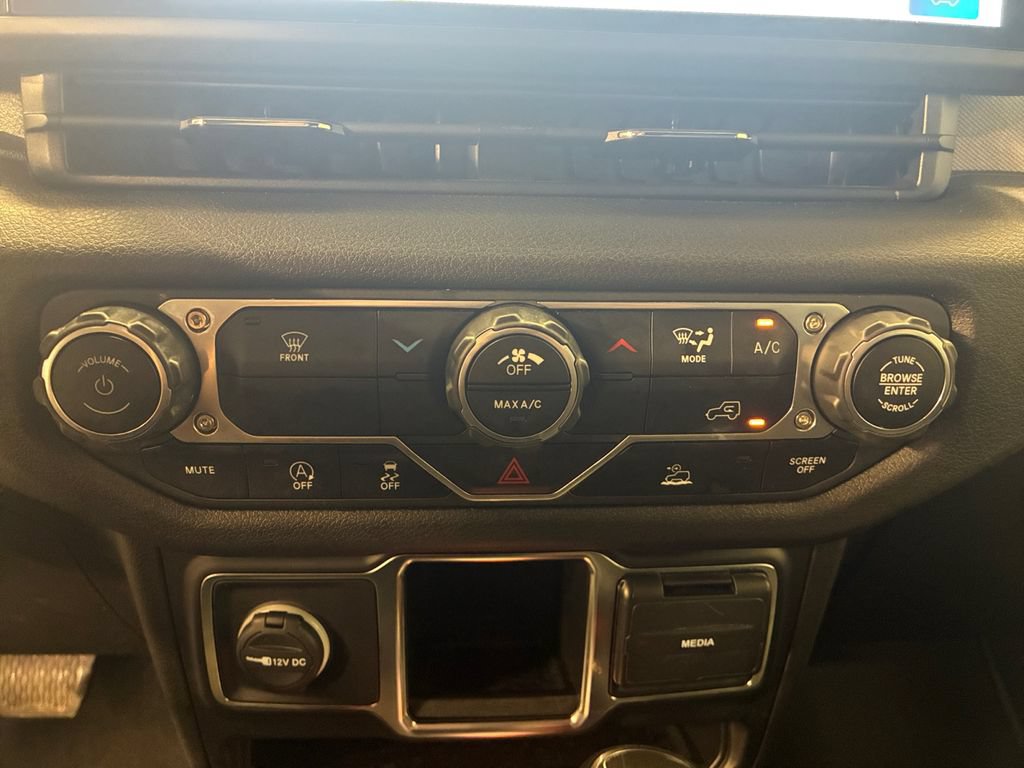 Used 2024 Jeep Wrangler Unlimited Sport AWD/4WD image 17