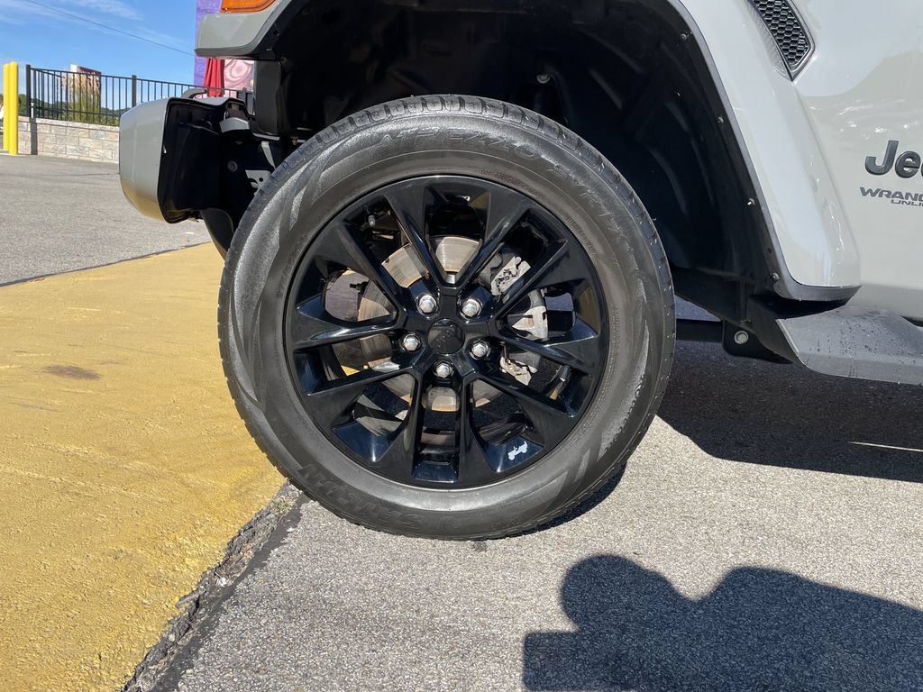 Used 2022 Jeep Wrangler Unlimited Sahara AWD/4WD image 9