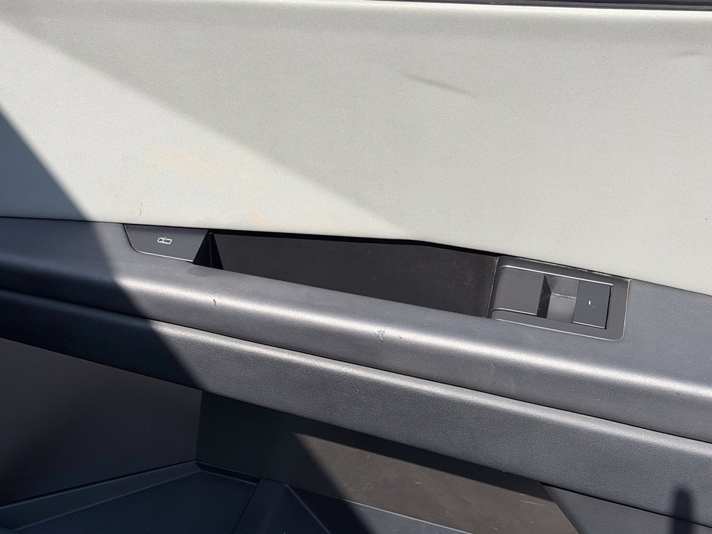 Used 2025 Tesla Cybertruck AWD Crew Cab image 36