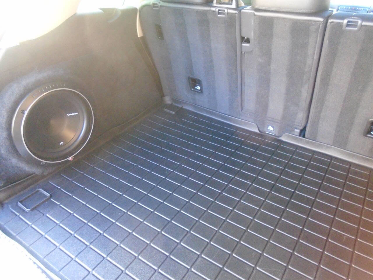 Used 2016 Volkswagen Touareg TDI image 28