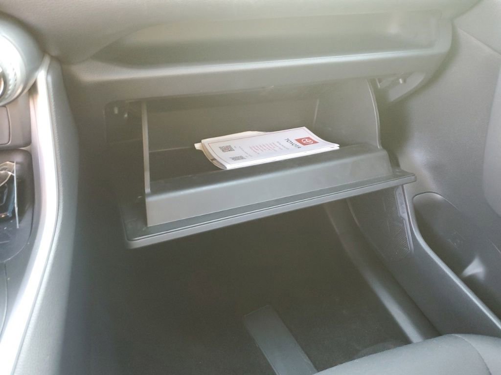 Used 2022 Toyota RAV4 SE w/ Convenience Package image 20