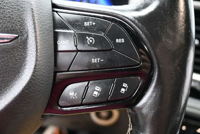 Used 2021 Chrysler Pacifica Touring w/ S Appearance Package FWD image 16