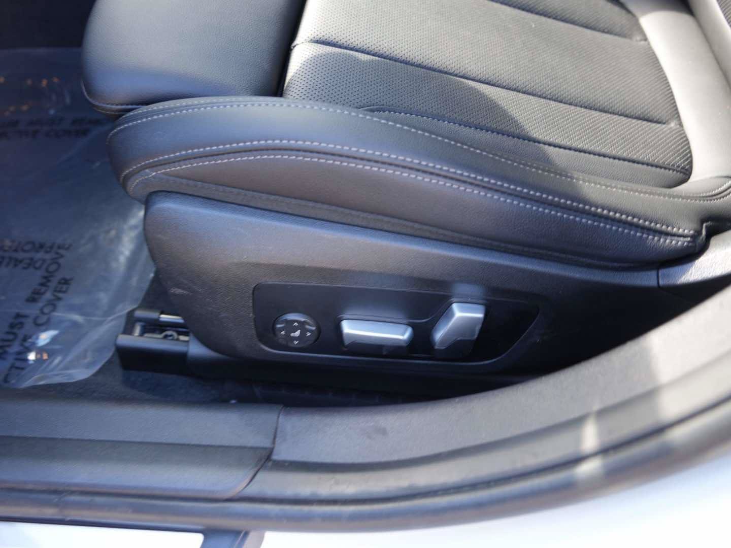 Used 2024 BMW 330i Sedan w/ Convenience Package RWD image 14
