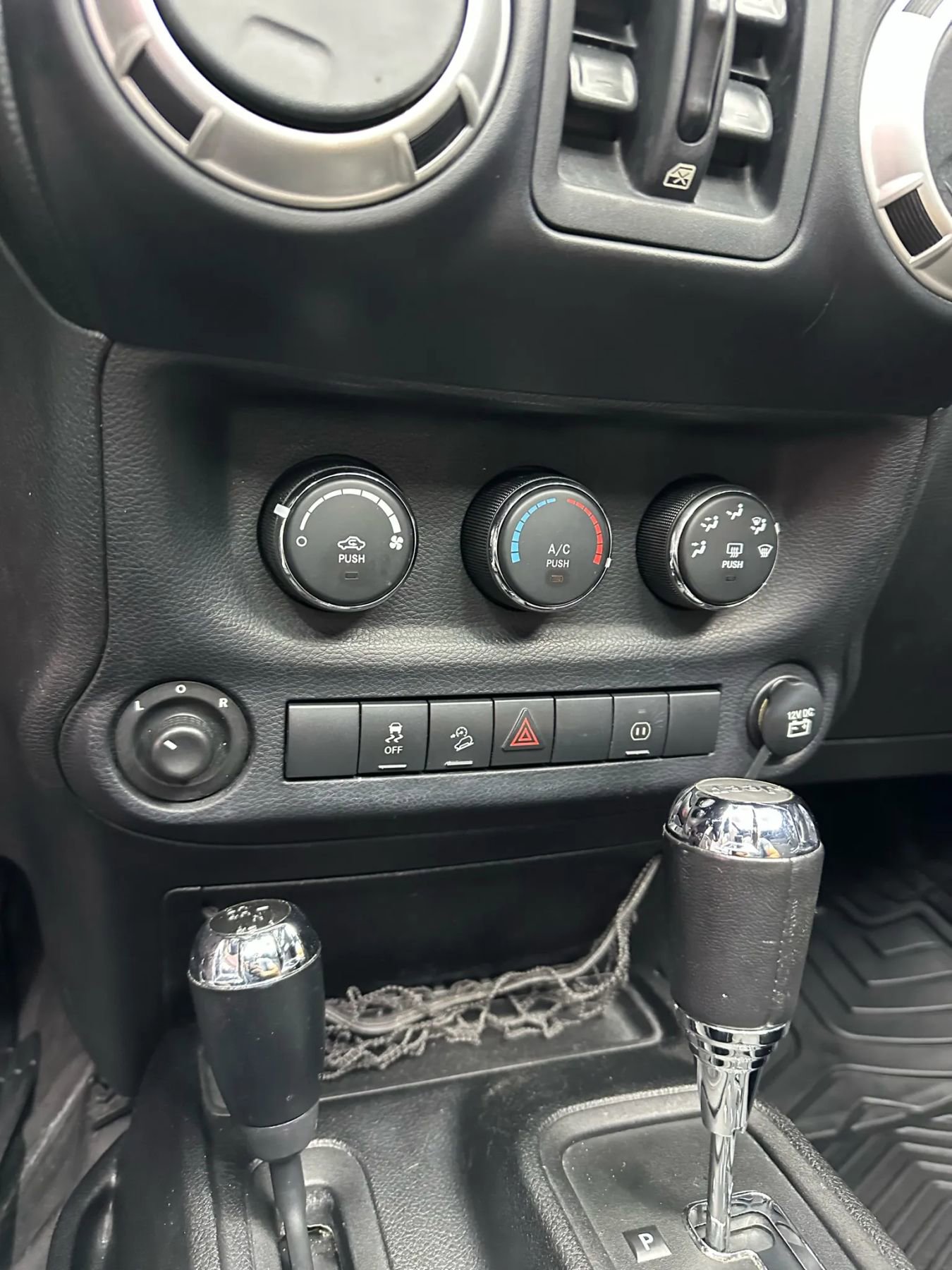 Used 2012 Jeep Wrangler Unlimited Sahara w/ Dual Top Group AWD/4WD image 17